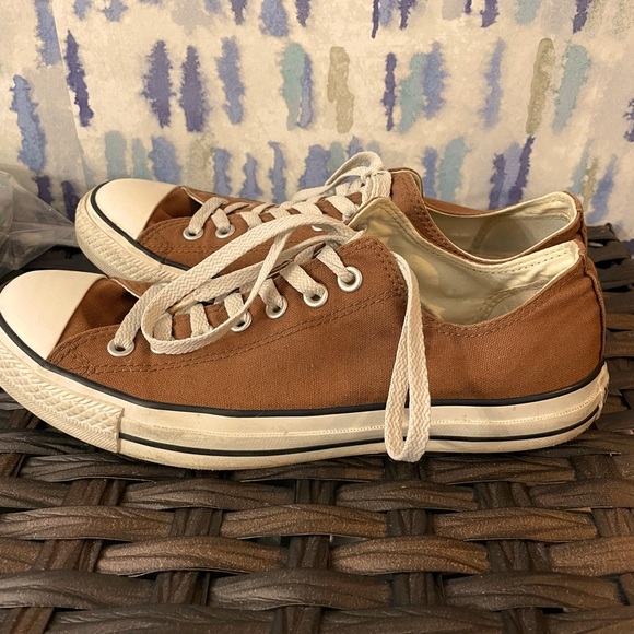 Converse All Star shoes (brown). Like new! Size 9.5 - Picture 4 of 4